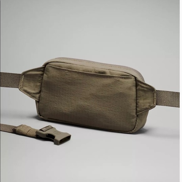 LULULEMON Carob Brown Mini Belt Bag NWT - Picture 12 of 15